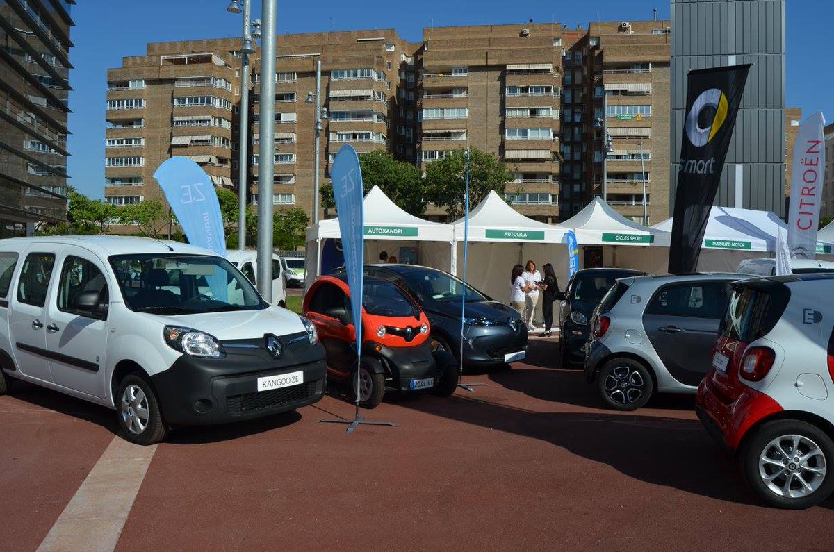 VelectricReus's tweet photo. Els propers dies 25 i 26 de maig, vine a provar un #vehicle #elèctric i gaudeix dels seus avantatges! #velectric #firavehiclelectric #reus #sostenibilitat #eco https://t.co/PsG2cnXjur