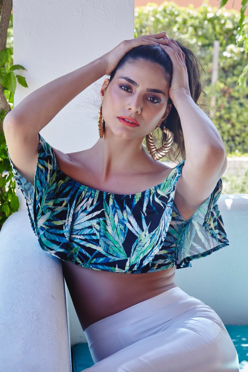 isawitfirst_me's tweet photo. Living for those outfits that bring #SummerVibes! 🌴

Visit #ISawItFirst and get ready for some fun in the sun with our Black Jungle Print Frill Bardot Crop Top! 🌿

#IWoreItFirst https://t.co/r3h6Yoba3e