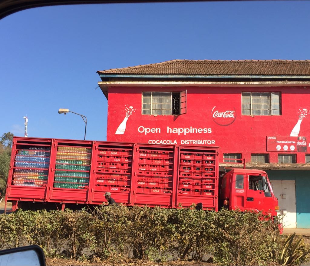 MugieCamp's tweet photo. On #EarthDay,we collected nineteen 50kg sacks of rubbish along the road through #MugieConservancy.90% being #UsedPlastic soda bottles.Will living in a dirty world of plastic give us #OpenHappiness @CocaCola?Stop with the plastic.Keep the glass!
#plasticpollution #saynotoplastic https://t.co/tZjc67A2ud