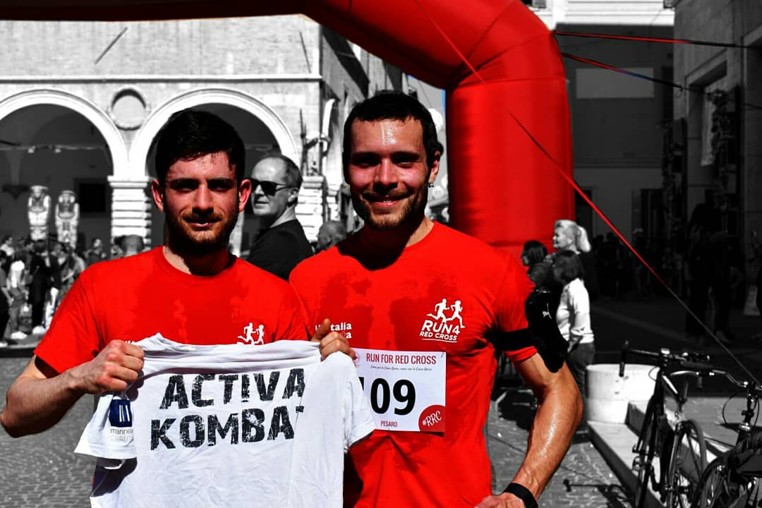 ActivaKombat's tweet photo. Maratona di 10 km per @_._giachi_._ e @davisduu ieri all'evento #run4redcross!
Divertiti e soddisfatti! ๐ช๐ช๐ช
#activakombat #AK14 #run4 #run4red #red #pesaro #wepesaro #piazzadelpopolo #10km #run #enjoy #fun https://t.co/KyRVlzpGo1