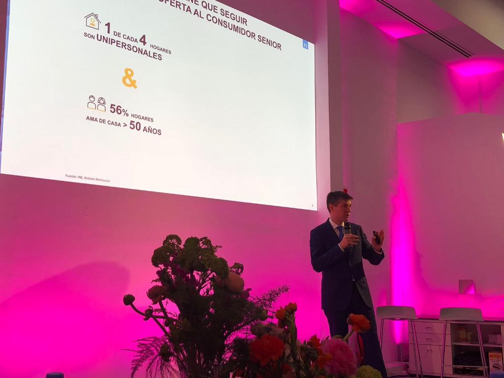 NielsenIQSpain's tweet photo. La perfumería se abarató un 1,6% en 2017, la única categoría que bajó precios de la cesta de la compra. @stanpa_es  @rochetweet https://t.co/7i8RQHvAlv