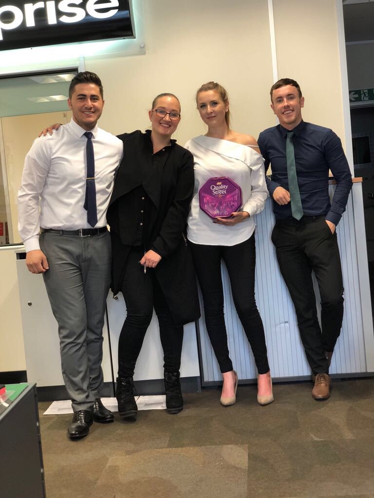 jessica_mckee03's tweet photo. Happy Monday with treats of a happy corporate customer for great service over the year ππ #U345 #Dreamteam #U3Elite https://t.co/PNw0R2vGF2