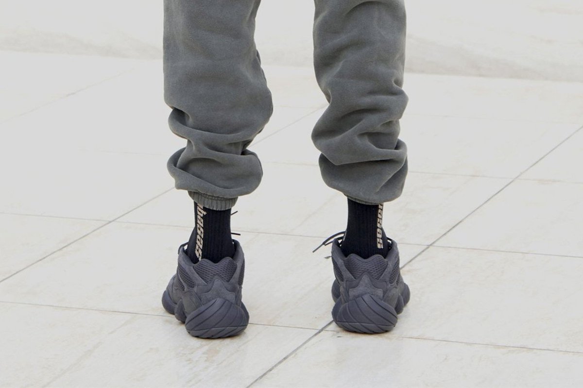 sneaker_wars's tweet photo. 【近日発売予定】 アディダス オリジナルス イージー 500 ユーティリティ ブラック(F36640)
⇒https://t.co/pzsJnKTI4w
シックなワントーンでまとめた新色がスタンバイ！
#sneakerwars #スニーカー #adidasoriginals #yeezy https://t.co/V85ErUq3oG