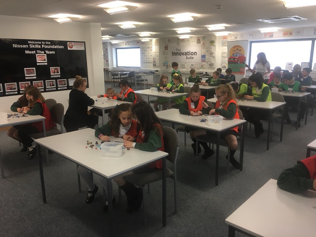 Kingston_Pk_sch's tweet image. Year 5 Yellow class are really enjoying their Lego engineering challenge @NissanUK #monozukari #japaneseengineering