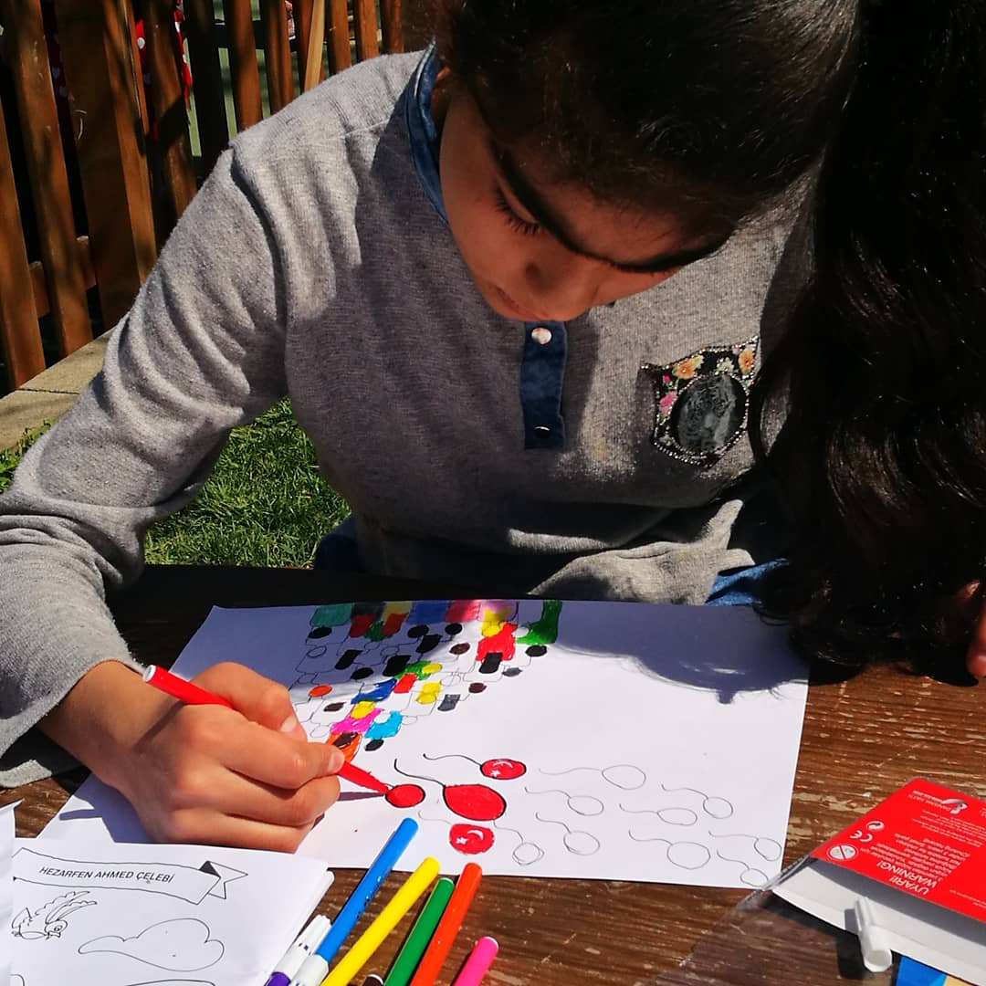 BeyazaySuriye's tweet photo. @TurkiyeBeyazay ve @uskudarbld ortak #23nisan etkinliğinde Mülteci çocukların gözünden #23nisan #cocukbayrami 
#childrens #lifeincolor #i̇stanbul #üsküdar #worldchildren #picter https://t.co/pDjj3D5SVj