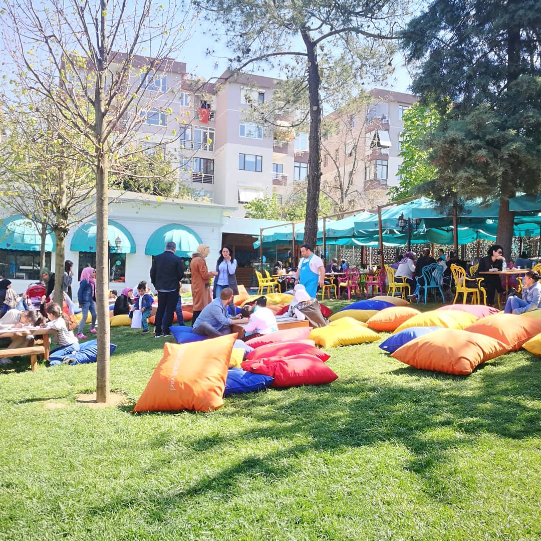 BeyazaySuriye's tweet photo. @TurkiyeBeyazay ve @uskudarbld ortak #23nisan etkinliğinde Mülteci çocukların gözünden #23nisan #cocukbayrami 
#childrens #lifeincolor #i̇stanbul #üsküdar #worldchildren #picter https://t.co/pDjj3D5SVj