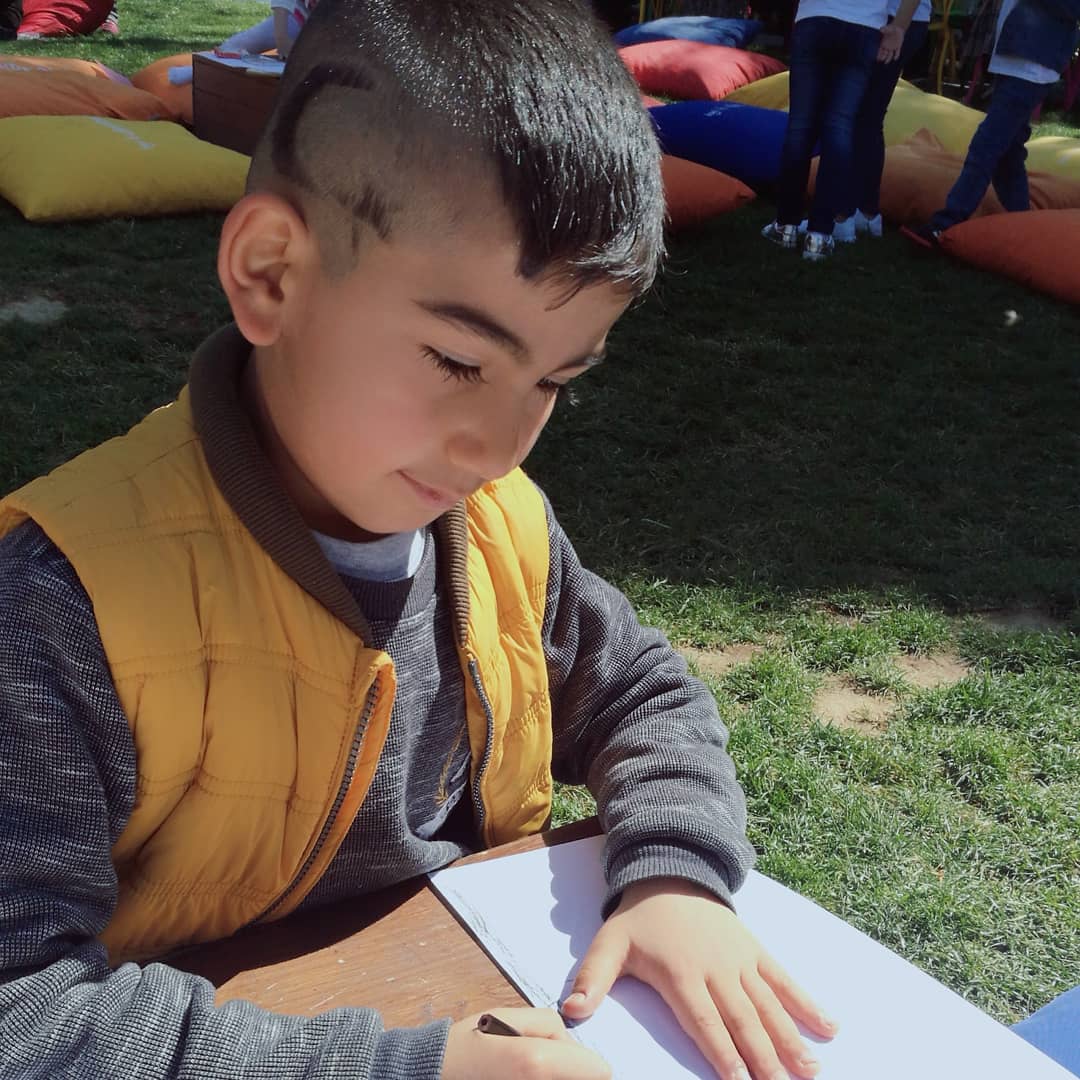 BeyazaySuriye's tweet photo. @TurkiyeBeyazay ve @uskudarbld ortak #23nisan etkinliğinde Mülteci çocukların gözünden #23nisan #cocukbayrami 
#childrens #lifeincolor #i̇stanbul #üsküdar #worldchildren #picter https://t.co/pDjj3D5SVj