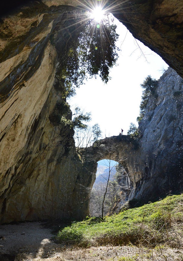 GLucaDormicchi's tweet photo. Fondarca, un arco naturale sul Monte Nerone #naturephoto #igers #trekking @marcheholiday @MarcheTourism @igersmarche https://t.co/cjn70b3pSm