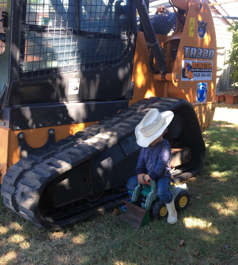 JameMclean's tweet image. Not sure if our little bloke wants to be a machine operator or saddle bronc rider #LittleMan #ThatHat 🤠👍