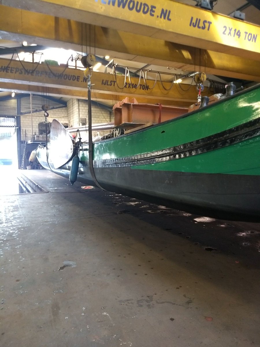 StedDockum's tweet photo. Na het inkorten van het schip i.v.m. regelgeving, was een keuring ook weer noodzakelijk. Deze heeft - met goed resultaat - afgelopen weekend plaatsgevonden in IJlst. Met dank aan de vrijwilligers van de IFKS! https://t.co/eM6CgaSOqr