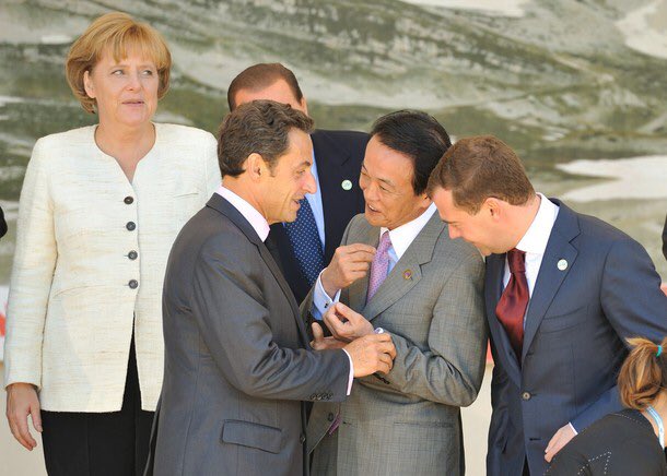 麻生財務相のスーツの値段 いくらか知ってる 私はテーラーの息子だが 35万で高いと絡まれたら 世の注文紳士服店は成り立たないですね との声も 2ページ目 Togetter 麻生財務相のスーツの値段 いくらか知ってる 私はテーラーの息子だが 35万で高いと絡まれたら 世の注文紳士服店は成り立たないですね との声も 2ページ目 Togetter