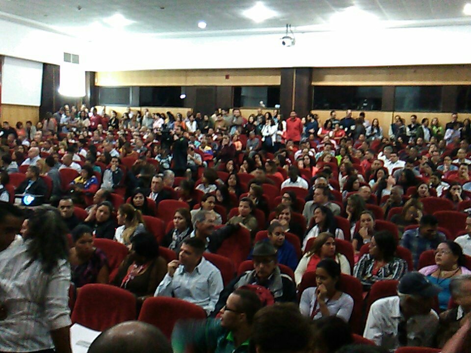 sutminpet's tweet photo. Los trabajadores del @MinPetroleoVE tenemos 4 meses esperando por respuestas de aprobación de un seguro HCM digno y la cancelación de derechos salariales adquiridos. Ministro @MQuevedoF la salud y el bolsillo de la fuerza laboral de nuestro Ministerio, no pueden esperar más. https://t.co/stddK5BKaY