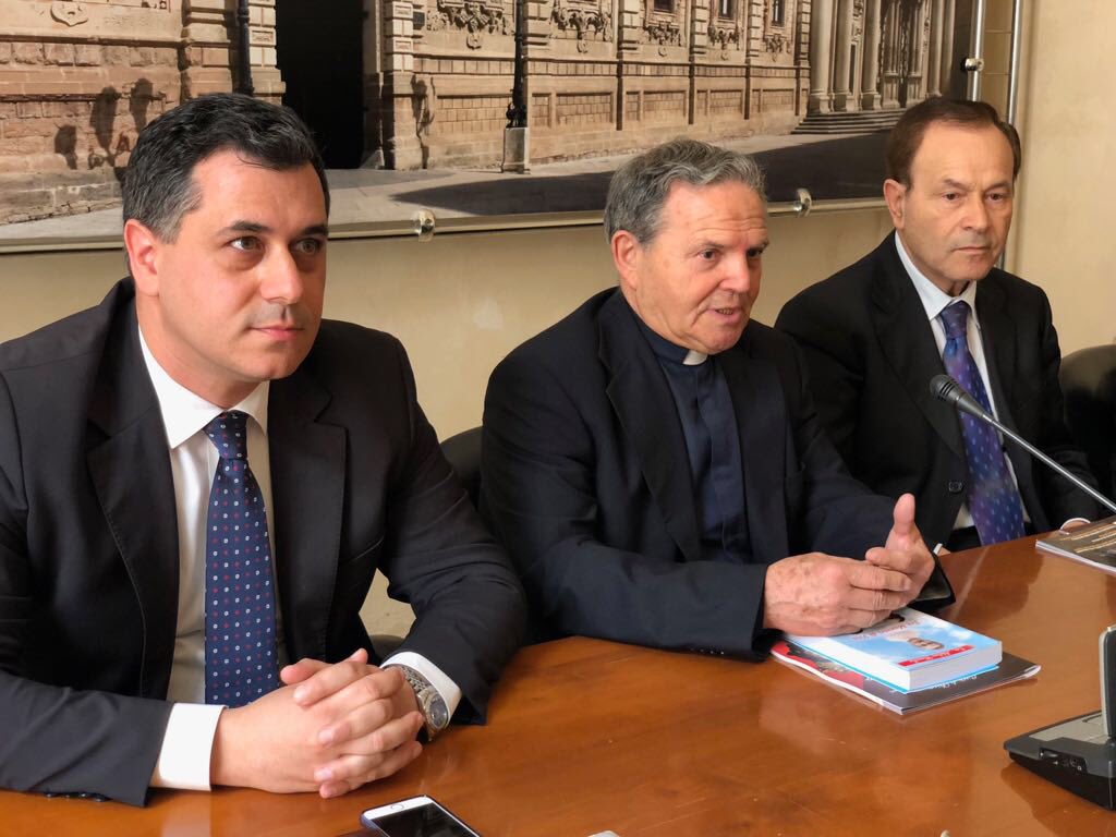 #23aprile È in corso la conferenza stampa di presentazione della festa padronale del Comune di Diso, 30 aprile - 3 maggio. La festa registra ogni anno oltre 30000 visitatori tra devoti e visitatori. Restate connessi su #salentodove per seguire l’evento.