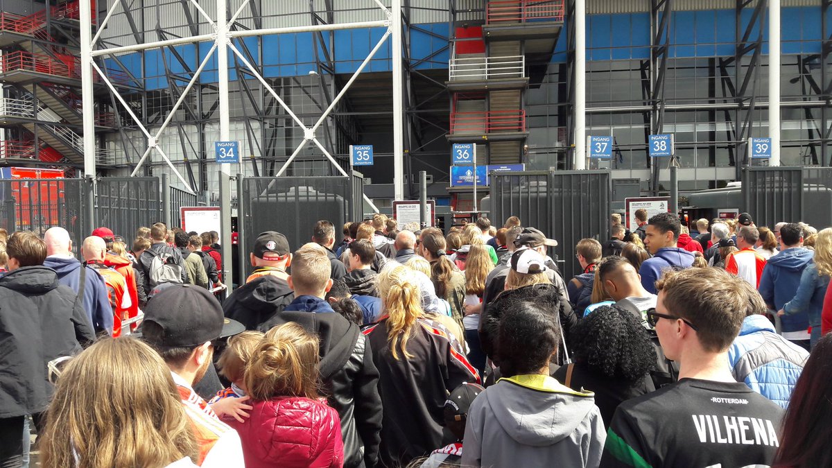 BasBoerma's tweet photo. De poorten van De Kuip zijn open! #Huldiging #bekerfinale https://t.co/d6XSiM4rse