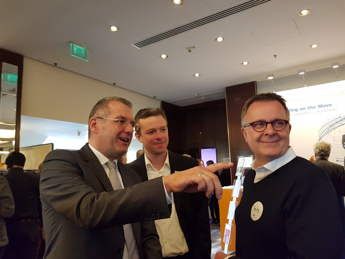 GetTrufa's tweet photo. #controller_congress2018 Andreas Seufert and @RalphTreitz congrat Björn Reitzenstein from #Bosch Powertrain Solutions for the ICV Controller Excellence Award. https://t.co/flJBYTTeaO