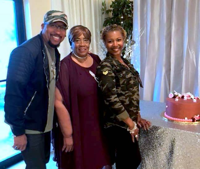 Top 99+ Pictures Pictures Of Steve Harvey Brothers And Sisters Stunning