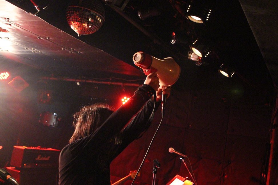 DRUMMERKAZI's tweet photo. ②20180422@高円寺showboat
urgentworks LIVE
THE STALIN「虫」全曲再生ライブ
photo:sasao
#urgentworks
#dip
#ヤマジカズヒデ https://t.co/CVGVKOAQOX