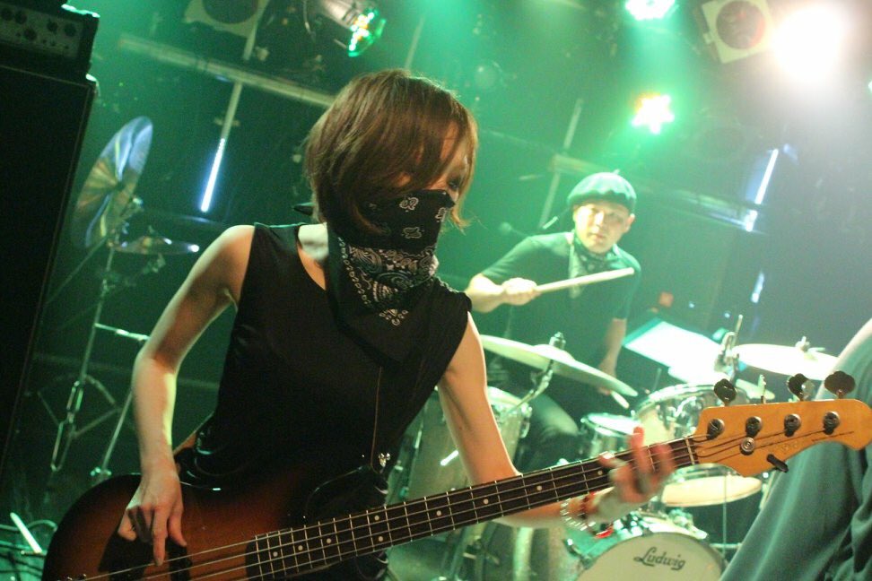DRUMMERKAZI's tweet photo. ②20180422@高円寺showboat
urgentworks LIVE
THE STALIN「虫」全曲再生ライブ
photo:sasao
#urgentworks
#dip
#ヤマジカズヒデ https://t.co/CVGVKOAQOX