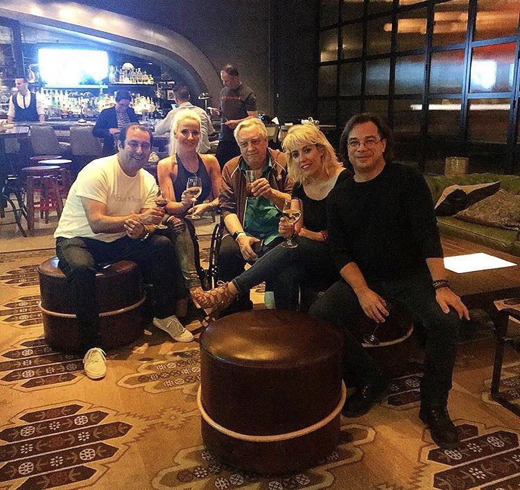 Billboard team... having some fun 💃💃💃 #drinks #latinbillboards #friends #team #vegas <a href="/mandalaybay/">Mandalay Bay Resort</a> #happysunday @iamcarloslvarez <a href="/bcamusic/">Bryan Acosta</a> <a href="/ericschilling/">Eric Schilling</a> <a href="/germangonzalez/">Germán</a>