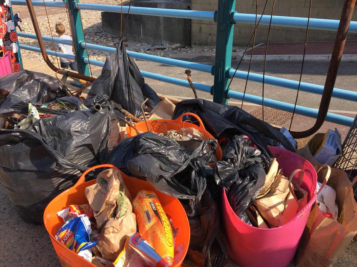 These kids were AMAZING! So much litter, plastic and metal collected from Whitley Bay beach in one hour. Many on their first #2minutebeachclean adventure. #liveherelovehere  #litterfreecoastlines #oceanlitter #SAScampaigns  #marinelittercrisis