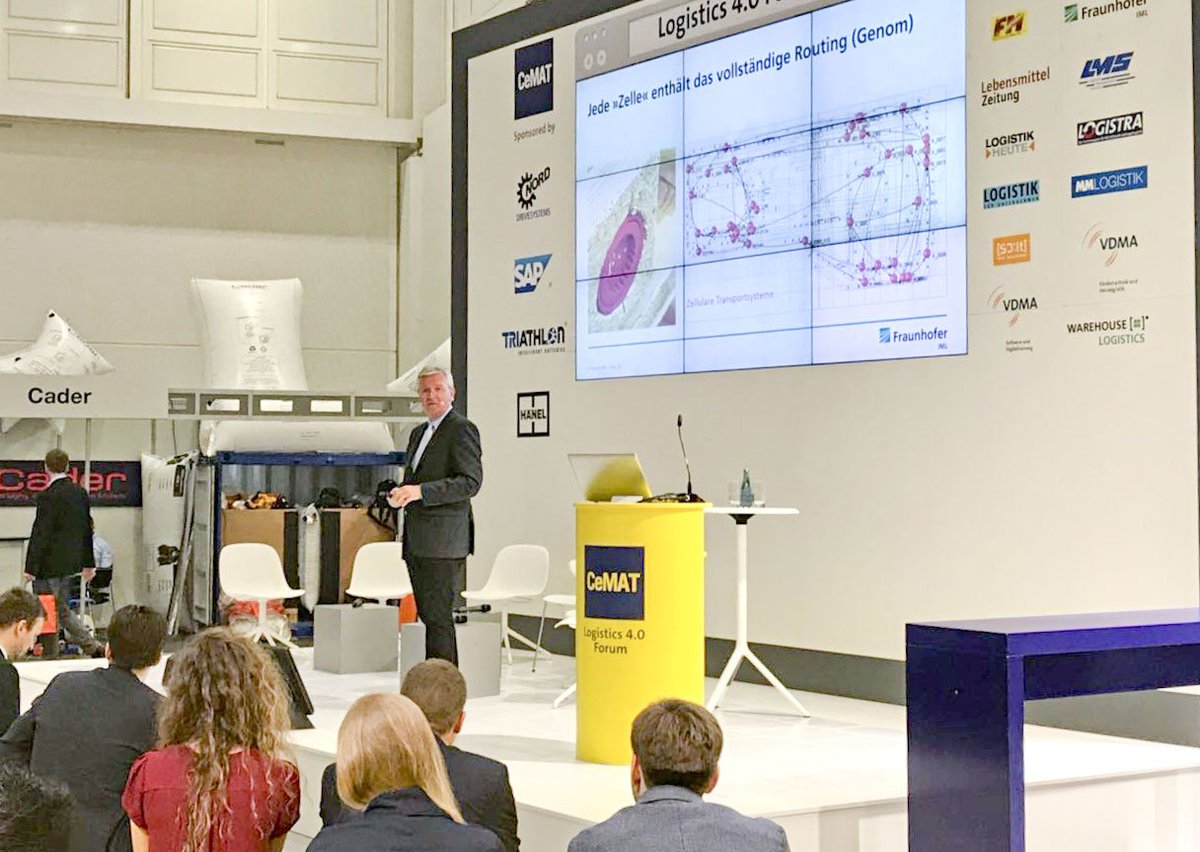 VDMAonline's tweet image. #Logistic40 Forum auf der #CeMAT Halle 19,D50 mit VDMA Software u Digitalisierung und VDMA  Fördertechnik: Benutzung von Augmented Reality in der Logistik ist in den Logistikhallen heute angekommen, Tendenz steigend, so Prof. Hempel @FraunhoferIML