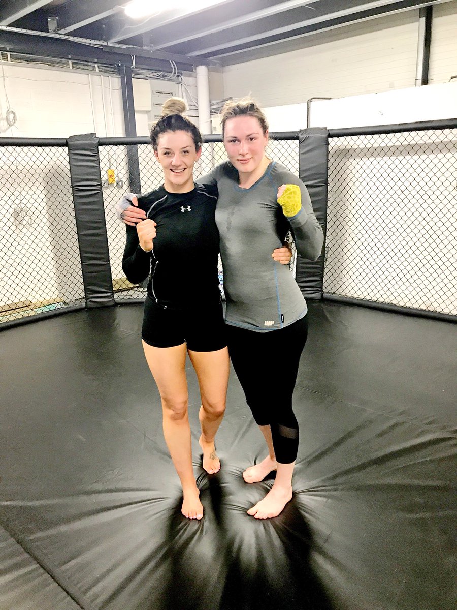Monday morning sparring done with <a href="/Efi_Murphy/">Aoife Murphy</a> <a href="/coachowenroddy/">Owen Roddy</a> .  Thanks for the great work 🙌🏻

#cagewarriors #hardwork #ironsharpensiron⚔️
