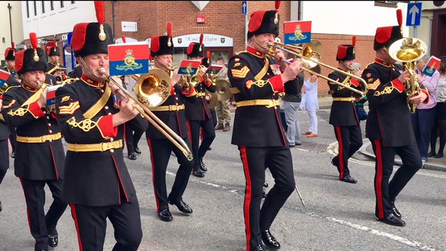 CCLettings's tweet image. A great turn out for the #StGeorgesDay parade in Emsworth today! #Emsworth #parade #community #CCLettings