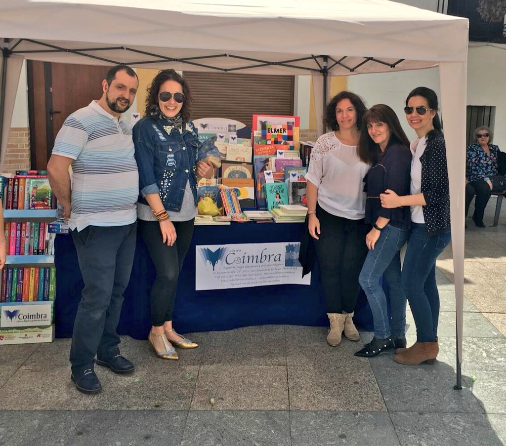 PPSanse's tweet photo. Feliz #DiaDelLibro GRACIAS A NUESTROS LIBREROS por su labor todo el año. En la foto @lsfernandeza @MOrdonezLara y @tamara_basi con los responsables de Coimbra (calle Sacramento 9). https://t.co/cxZ1O8Q6KI