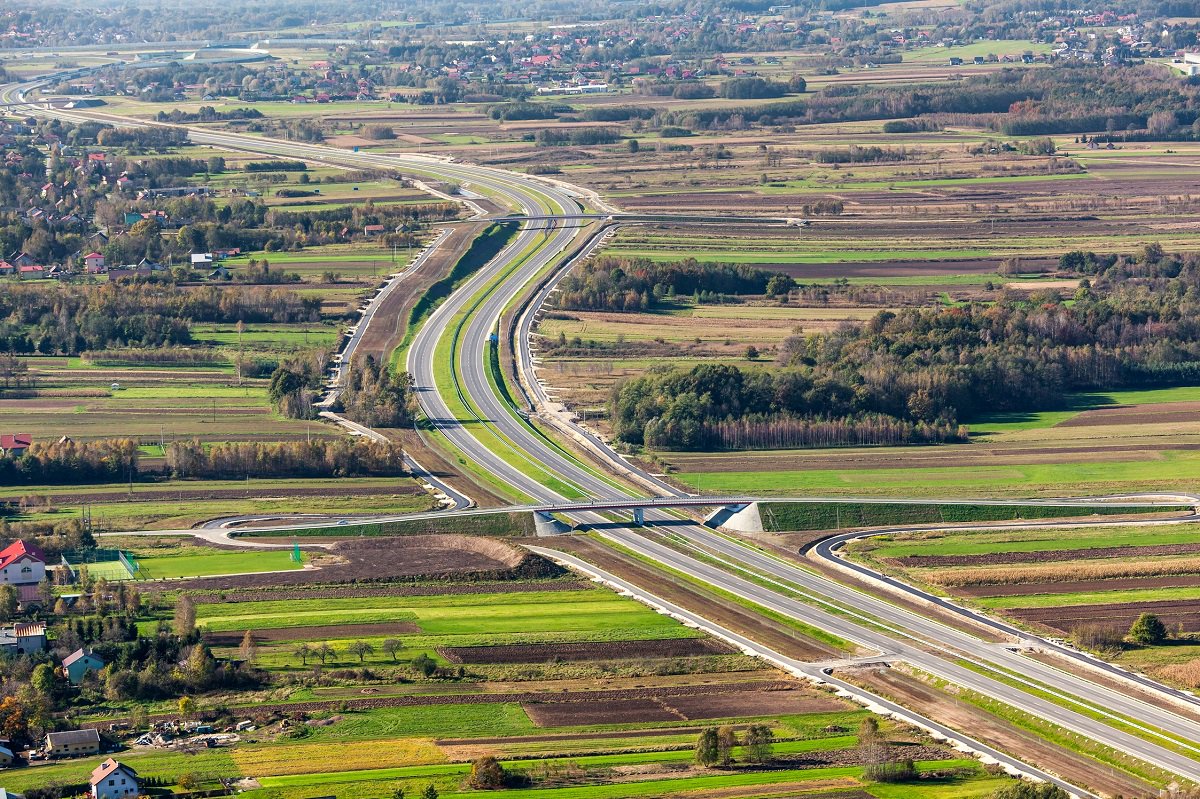 BGK_pl's tweet photo. BGK pozyskał 500 mln euro kredytu z @EIB na budowę odcinków drogi ekspresowej #S61 Via Baltica od Ostrowi Mazowieckiej do granicy państwa w Budzisku. Ich łączna długość wyniesie ok. 200 km. 
Więcej info: https://t.co/CW9U2Nz5Gk
Foto: @GDDKiA https://t.co/qFEQ7Nxydx
