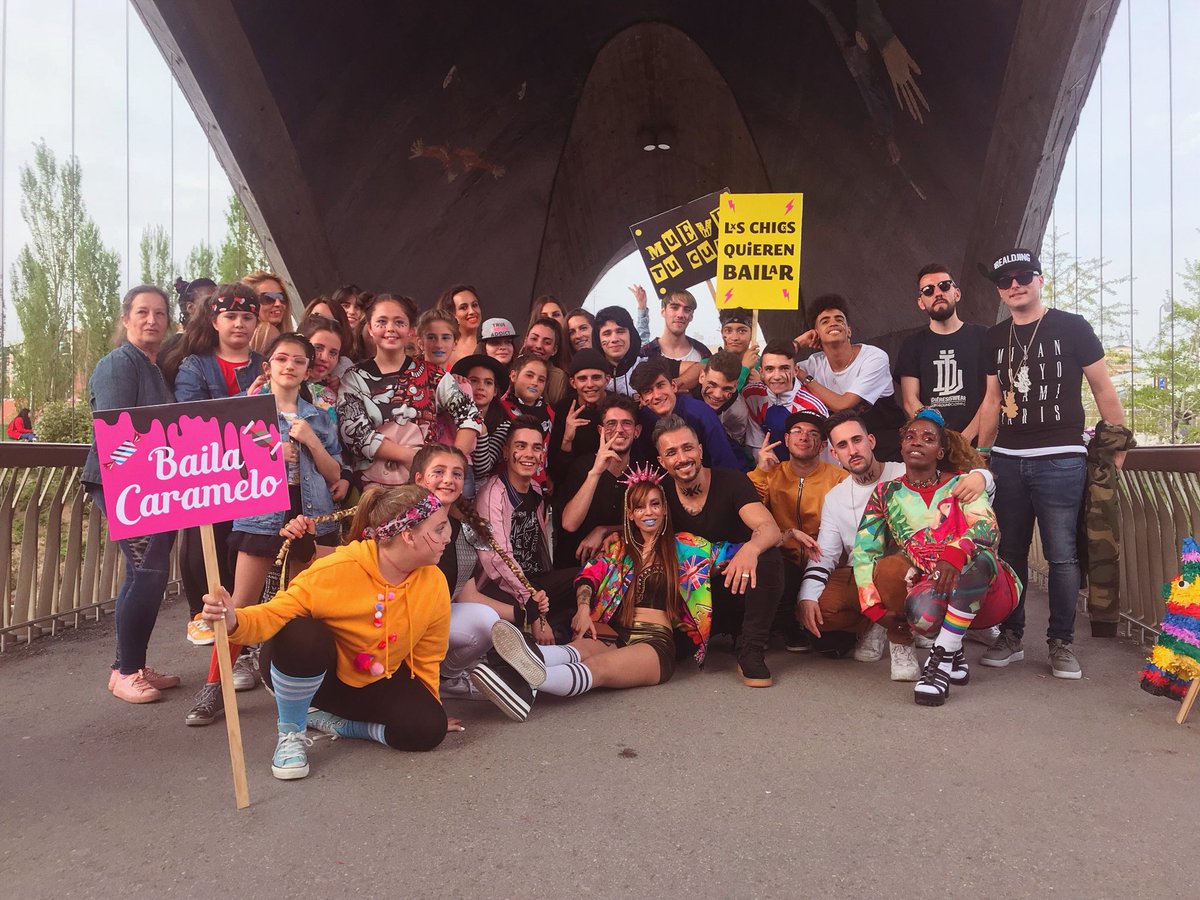 MONICAMOSSMUSIC's tweet photo. Gracias @dnoelamiss ¡Tq herma!❤️A las #CandyCrew y #CandyCrewFam A los campeones @dngkanak A @abalon83 @AlbaMtpz @claramj__ @arturturodesign @iam.zonex @djphet ✨🏹👑
¡Por todo lo grande que ha de venir y la belleza inmensa escondida en lo SALVAJE! 💛 #madrid #videoclip #baile https://t.co/qc54tMd1oD