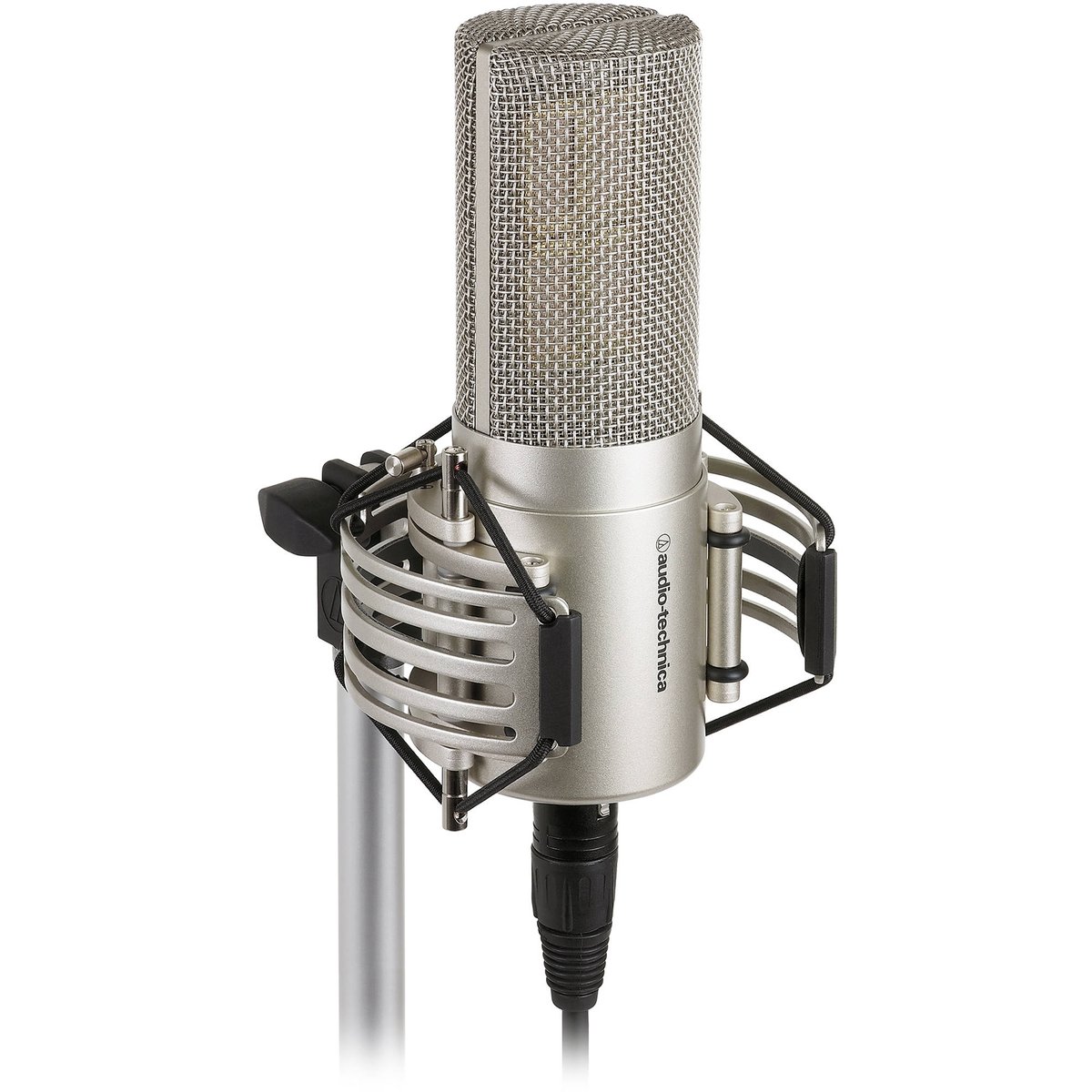 InterfaceNL's tweet photo. Interface 217, april 2018; Lees de test van de Audio Technica AT5047 grootmembraan-condensatormicrofoon; high end microfoon van tegen de 4000 euro. Lees op https://t.co/OKBIddmr3M de test preview (Innovatief, transparant en veelzijdig!) https://t.co/11K8IckQug @AudioTechnicaNL https://t.co/6jD0KO6BBy