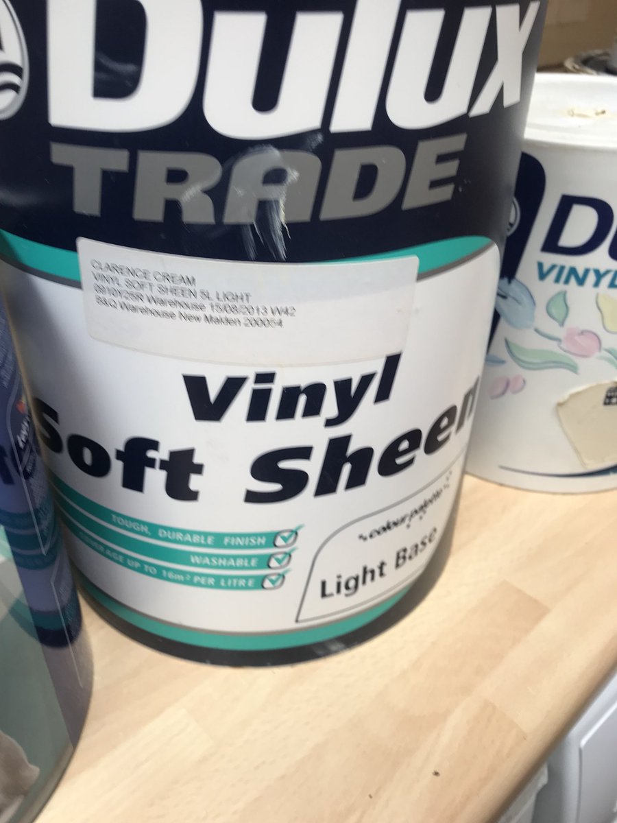 Colourevolut1on's tweet photo. We’ve been contacted this morning by our loyal client for emergency work 🤔. She only find out today that walls at her rental property have to be repainted before new tenants will move in tomorrow 😱Price has been agreed and 3 decorators are already on site. We 💕 helping people https://t.co/UgXioLpOOA