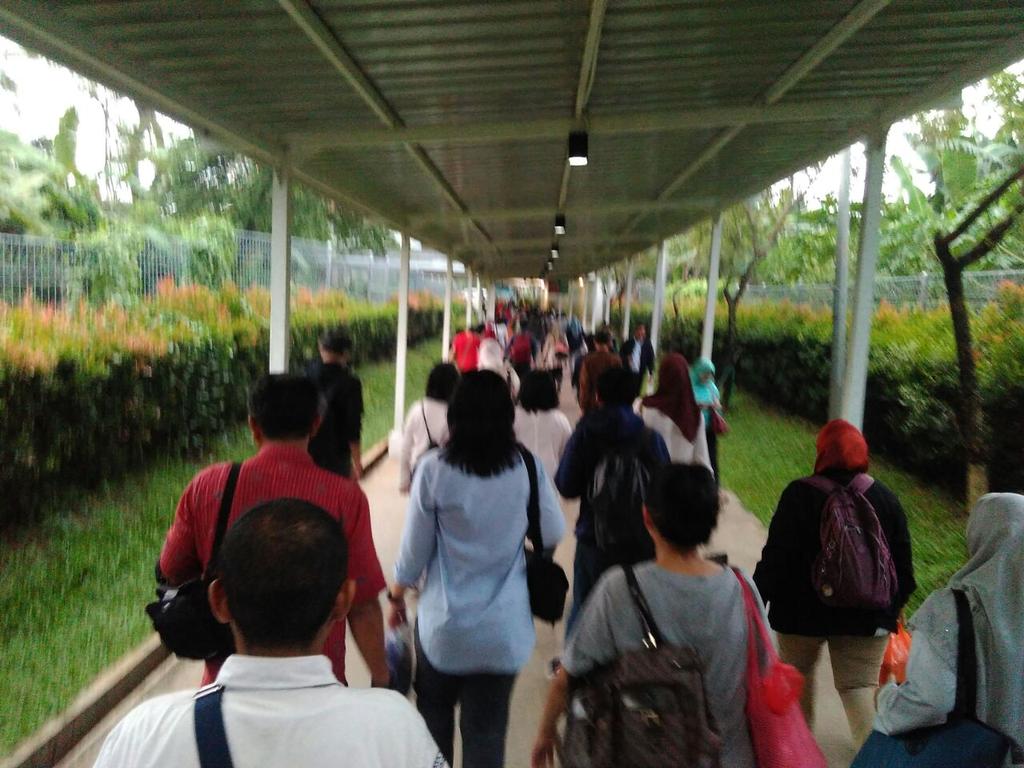 <a href="/kicaubintaro/">Kicau Bintaro</a> <a href="/infobintaro/">Info Bintaro</a> ini koridor yg ramai. Trims Jaya atau CommLine yg membuat atap. (koridor dari Sta Jurangmangu ke transportasi inner Bintaro including BX Mall.  👍🏻