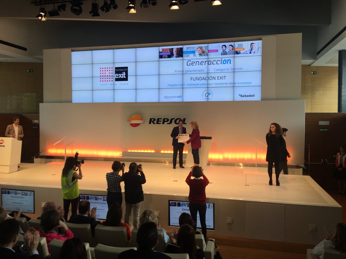 generacciona's tweet photo. La ministra Fatima Báñez entrega premio a la Fundación Exit primer premio en categoría Outside company #GenerationWars2 https://t.co/g3ux1ltwts