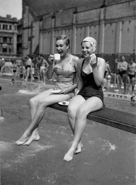 How absolutely fab is this photo? 😍  'Lunchtime Diving, Holborn Oasis Swimming Pool' by Monte Fresco Jnr., 1955.. Did you go for a swim during the hot weekend?