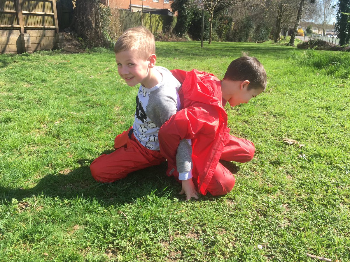LlanyPrimary's tweet photo. Y3 FS taking part in some problem solving. Developing communication skills, having fun. #forestschools #cyfleon #outdoorlearningwales https://t.co/q5Ykjxie5w