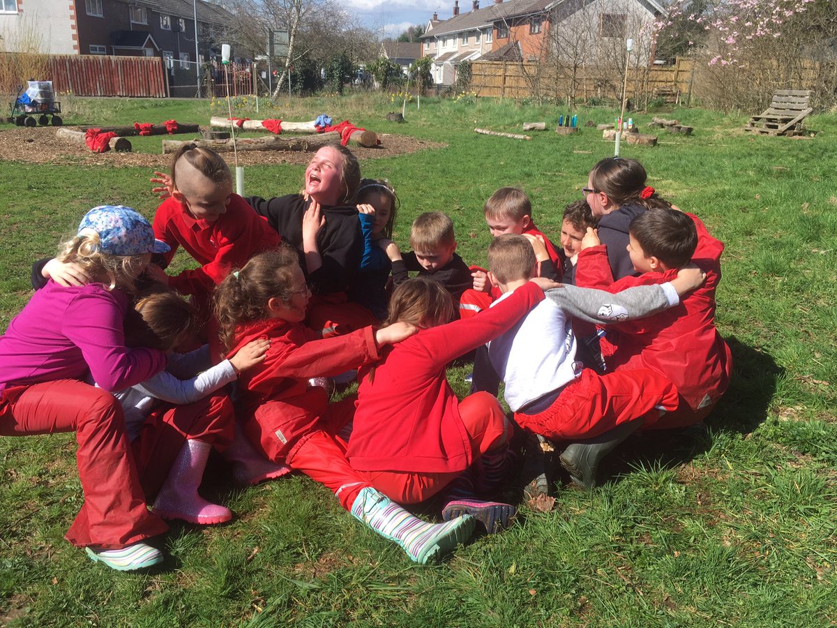 LlanyPrimary's tweet photo. Y3 FS taking part in some problem solving. Developing communication skills, having fun. #forestschools #cyfleon #outdoorlearningwales https://t.co/q5Ykjxie5w