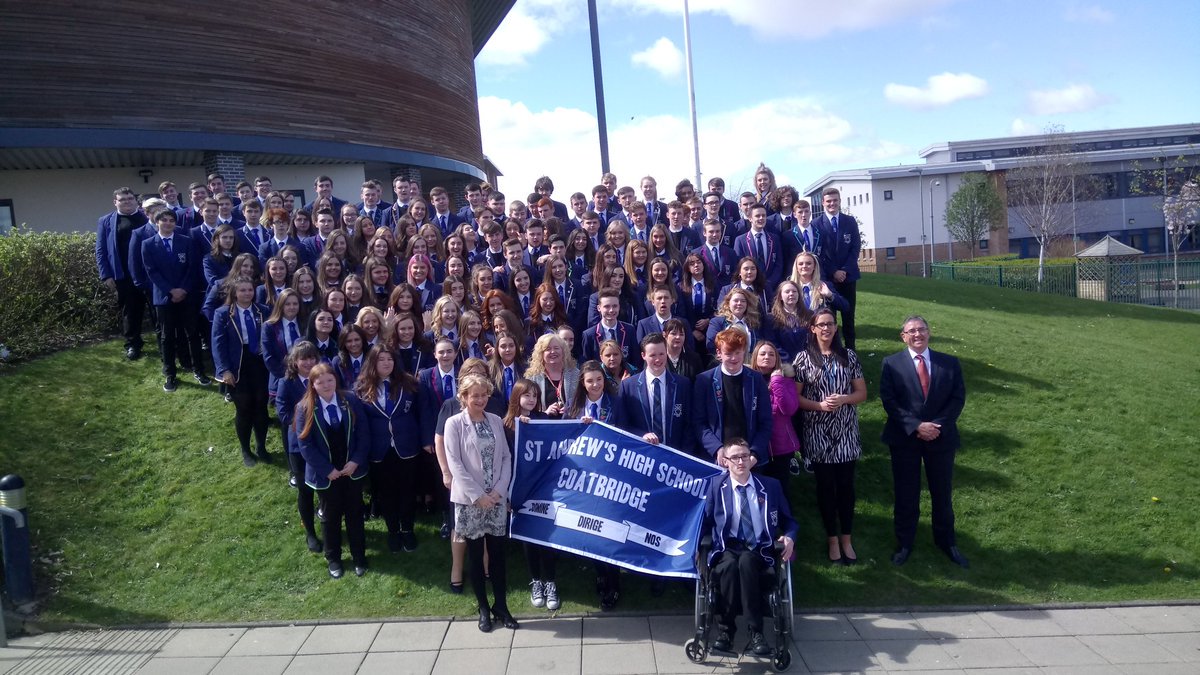StAndrewsHS's tweet photo. Hard to think that we posed for this picture exactly one year ago today! #S6 #MissYouAll #CoreRE #WindSwept https://t.co/tjvXZjEVax
