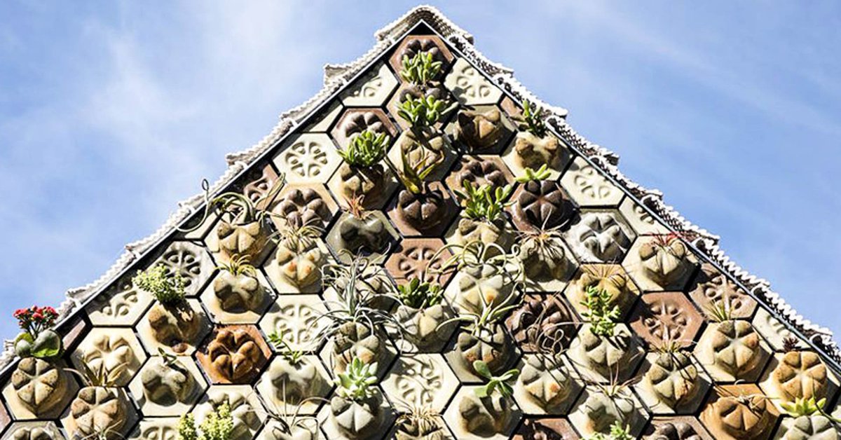 Tiny houses, 3D geprinte objecten en living walls: het zijn hot items. Het Amerikaanse bedrijf Emerging Objects combineerden ze in dit creatieve project: bit.ly/2qzSzCY