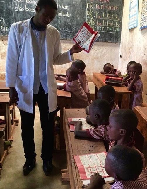 KiliProject1's tweet photo. #WorldBookDay for #Rwandan pupils means having the #NOEC books which enable them to learn #English for all their future studies. To make a donation supporting the use of our books in #Rwanda, please go to https://t.co/wEMsRGJ2Lj. @PayPal will cover your fees! #Education #Charity https://t.co/4uNeeMbl2t