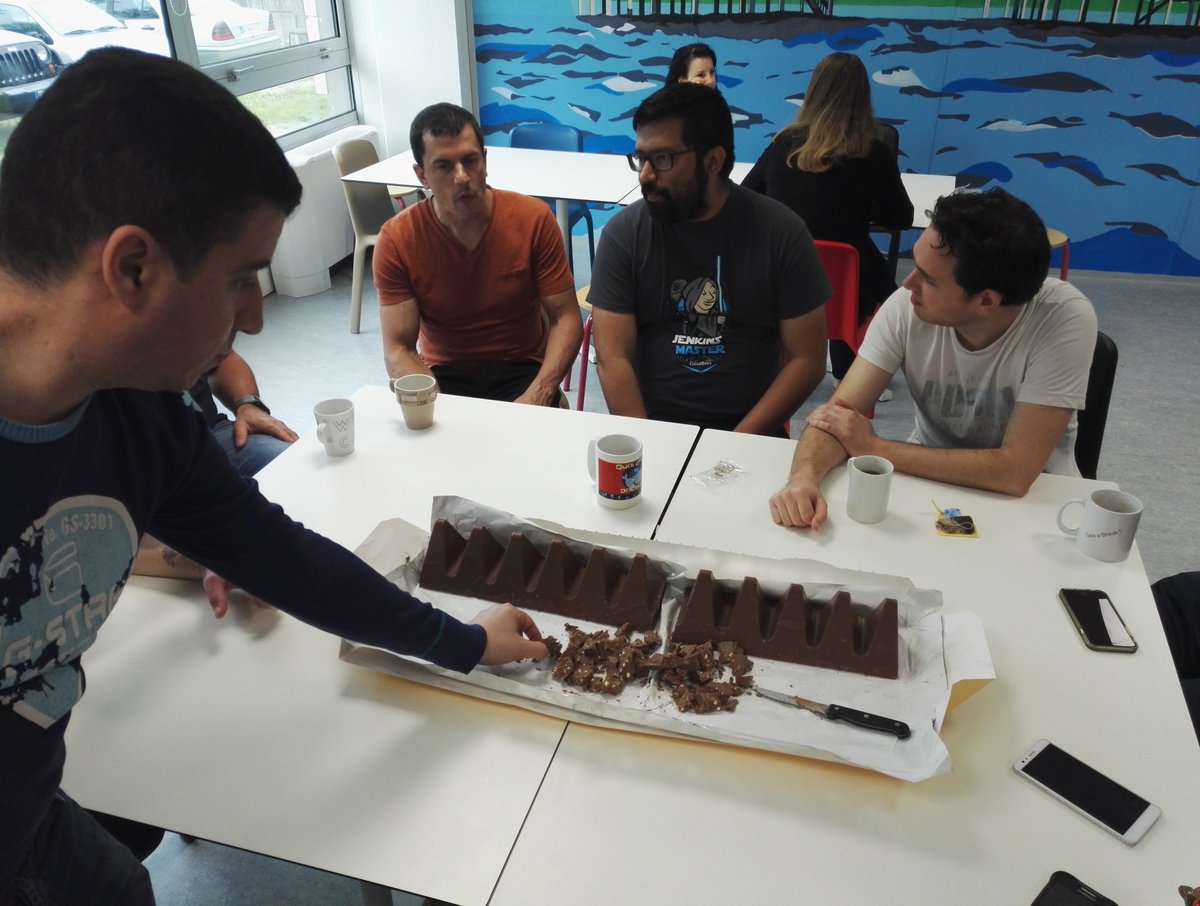 _JulienAlbert's tweet photo. Chose promise, chose due @SonarSource @SonarQube @jdcoffre @hgomez ! #ISCFrance de @SQLI_FR renomme son quality profile pour analyser plus de 200 projets avec "toblerone-for-ever-with-sonar" : 4,5kgs de crise de foie ! :) #DevoxxFR #meetandgreet https://t.co/sSPlnwltmf