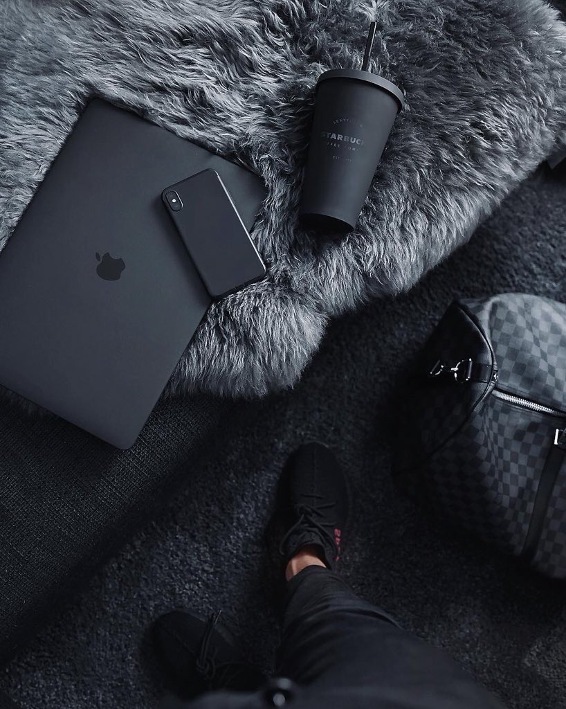 تصور أن كل شيء لونه أسود مطفي 🖤.