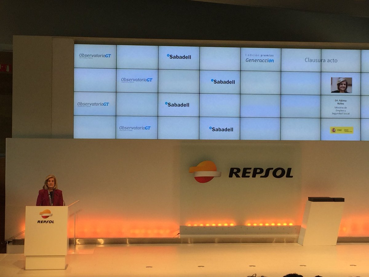 generacciona's tweet photo. La ministra Fátima Báñez en los premios @generacciona : “El futuro de #España se escribe con 2 palabras: Innovación y Talento” #GenerationWars2 https://t.co/wqn486Eg5C