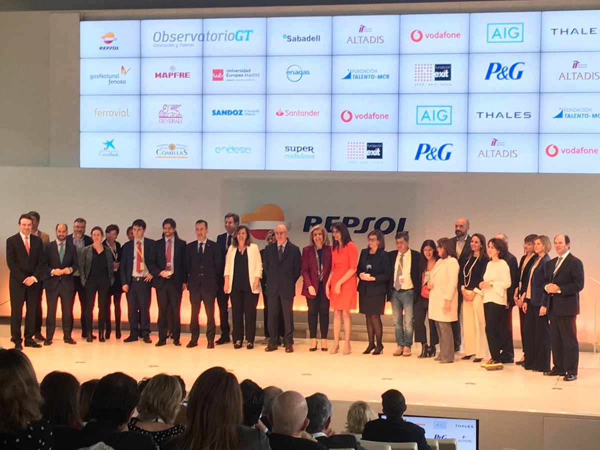generacciona's tweet photo. Foto de familia #GenerationWars2 gracias a todos por hacerlo posible!!!! https://t.co/n6fCOfRPnH