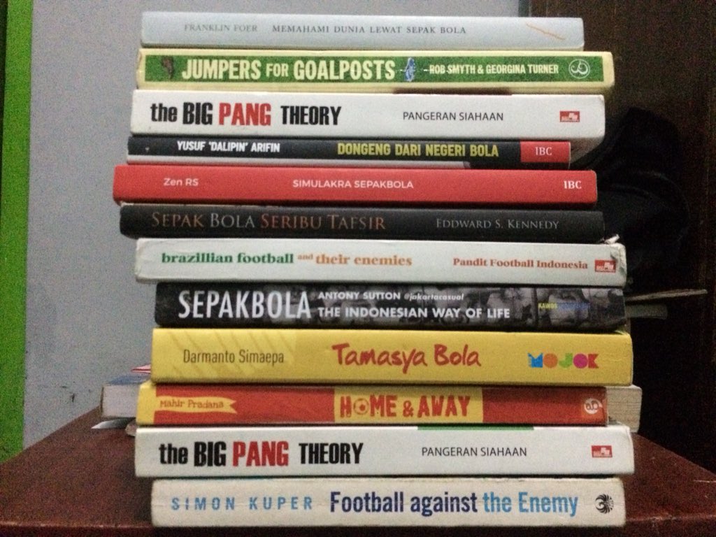 Novel Mencintai Sepak Bola Indonesia Meski Kusut