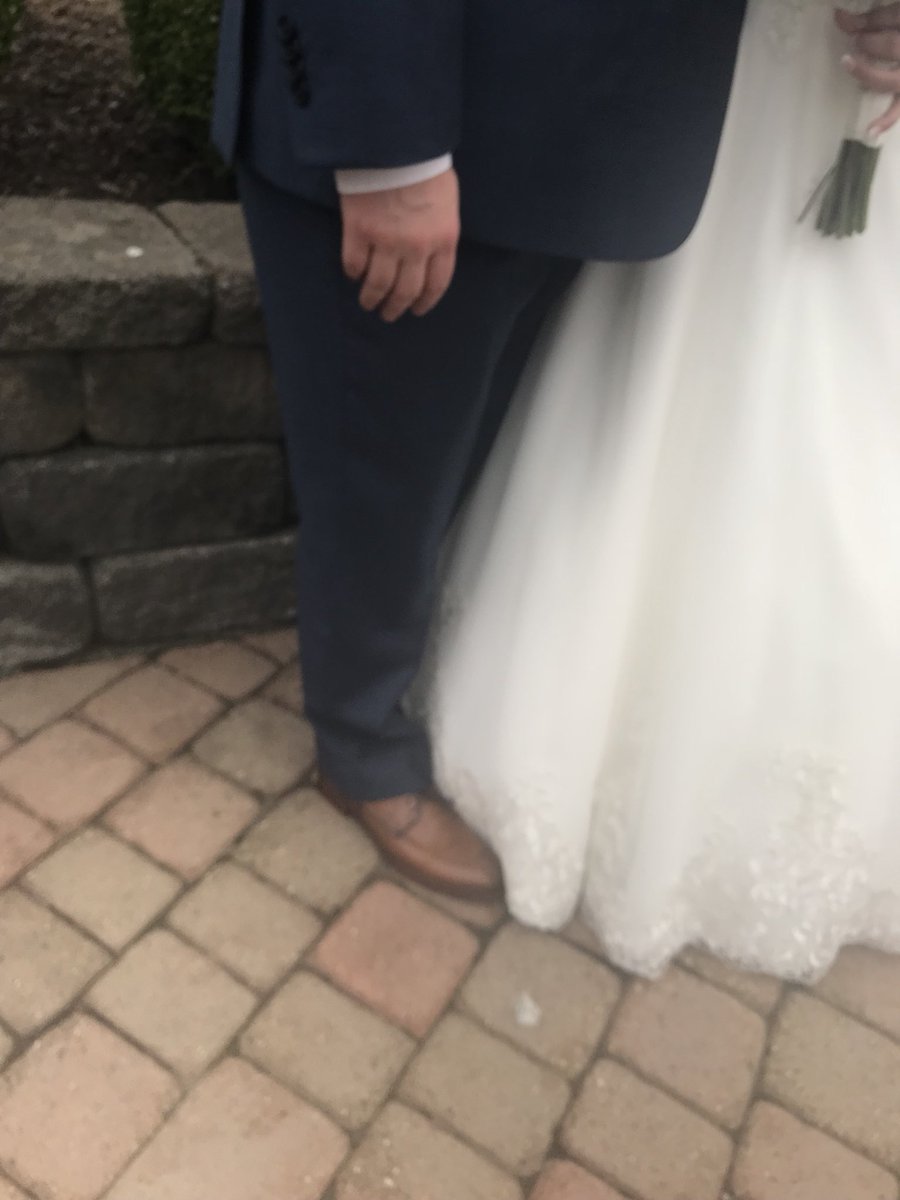 cayy_21's tweet photo. When you ask your maid of honor to take a picture of you. @emurrer https://t.co/7vPfUzKBbw