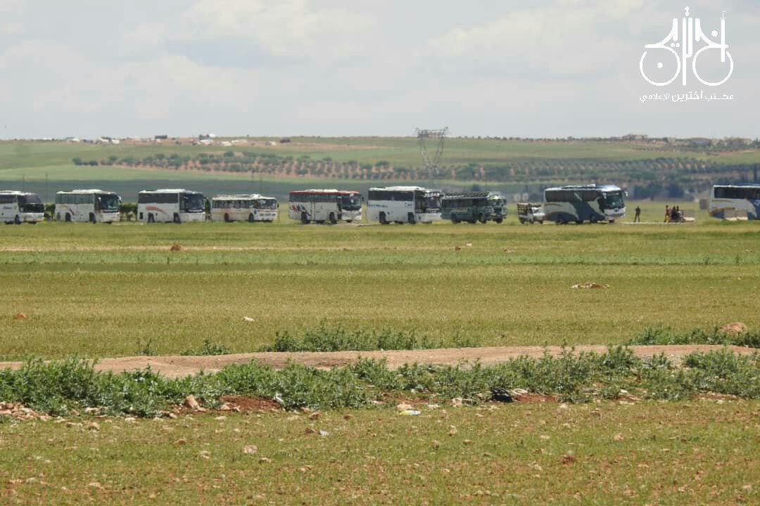 Christian_Syria's tweet photo. Buses carrying #jihadists and their families from #Dumayr arrived to #Akhtarin close to the Turkish border!

@SyrianReporters @CivilWarMap @SyriaWarReports @SyrianWarDaily 
#SyriaCrisis #IslamArmy https://t.co/ul9LduRZ3L