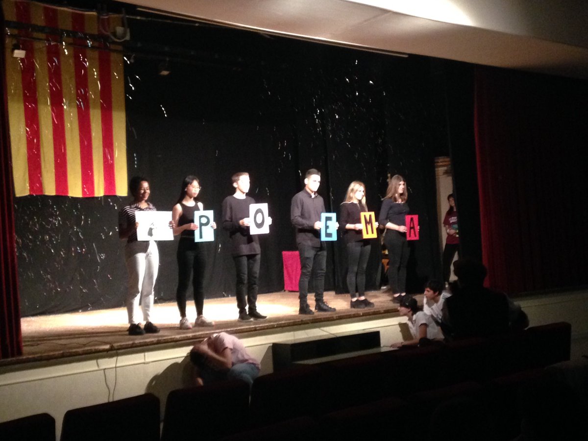 SalesiansRoc's tweet photo. I seguim de celebració. Ara és el torn de #roceso12. Ens han engrescat a escriure i a llegir per ser lliures . #SantJordi18 #salesiansroc1718 #jocsflorals #compromesa https://t.co/ho6heU9rMV