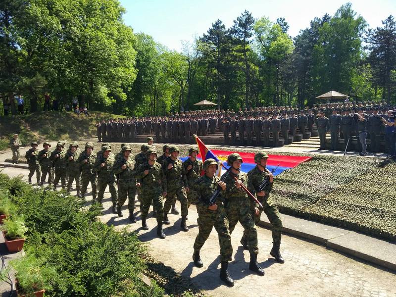 Празднование Дня вооруженных сил в Сербии Сербии, сербское, Второе, началось, апреля, восстание, вооруженных, Белграде, праздничным, проведены, салютом, городах, страны , отметили, Традиционно, были , артиллерийским, Оригинал, парады, подразделений