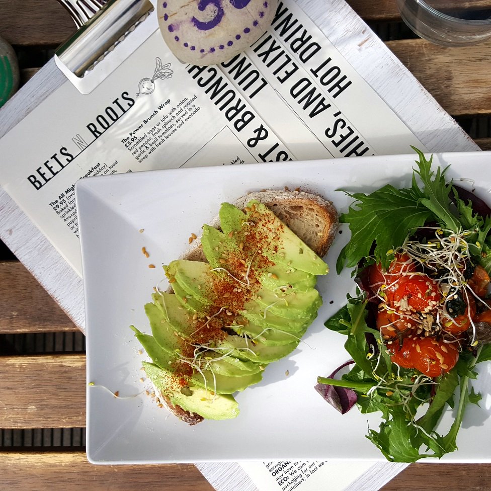ImNotGivinIn's tweet photo. Eating al fresco is one of the greatest pleasures when it is beautiful outside.  See my review of @BeetsNRoots and enjoying brunch on it sundeck  https://t.co/d5wXLhlyz5   #BBBeetsnRoots https://t.co/JHRomvLppv